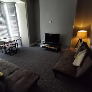 https://the-avenue-swansea-beach-by-tifa-stays.cardiffhotelswales.com