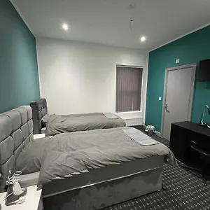 Luxurious En-suite 4 Homestay