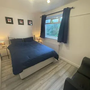 Cheerful 3 Bed Entire House, Newly Refurbished Villa