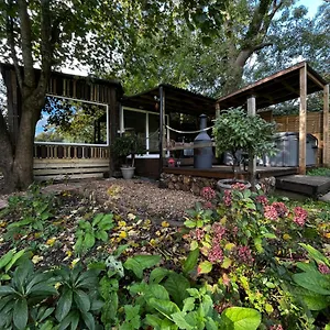 https://lynbrook-cabin-and-hot-tub-new-forest.bournemouth-hotels.org